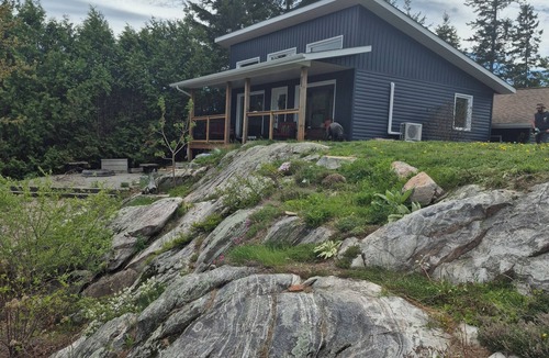 Markstay Cottage | Northern Paradise on the lake with water activities, Pet-friendly
