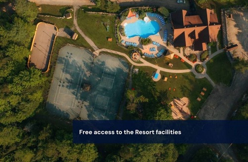 Fiddler Lake Resort Ski Chalet | Nyctale Private Hot Tub & Sauna, Pool, Kayak & Lake