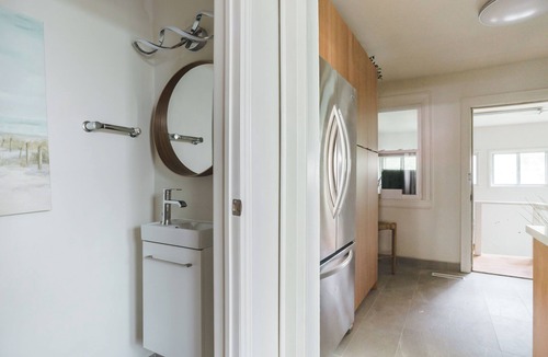 The Beaches House | Oasis 3-bedroom house in the Beaches with AC and WiFi in Toronto