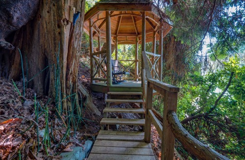 Roberts Creek House | *Ocean Beach - New elegant private 2 bdr suite by the sea*