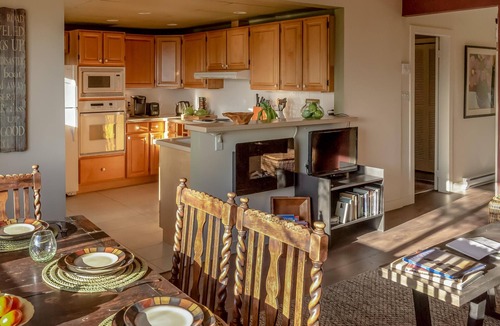 Upper Lonsdale Apartment | Ocean/city views; near downtown Vancouver, skiing, cruise ships; treehouse; deck