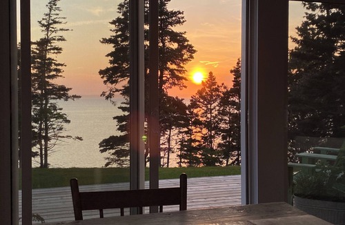 Hacketts Cove Cottage | Ocean front cottage, relax and enjoy the sunset over St. Margaret's Bay!