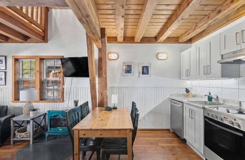Ucluelet Cabin | Ocean Views from 2 Decks! Beachfront ⎮ Amphitrite