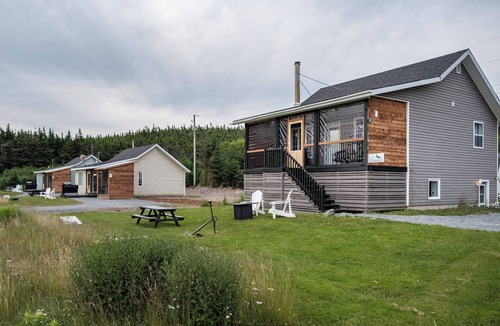 Cavendish Cottage | Oceanfront Boutique Retreat~Hot Tub~Woodstove