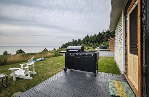 Cavendish Cottage | Oceanfront Boutique Retreat~Hot Tub~4 Season Patio