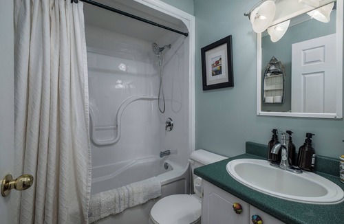 Cavendish Cottage | Oceanfront Boutique Retreat~Hot Tub~4 Season Patio