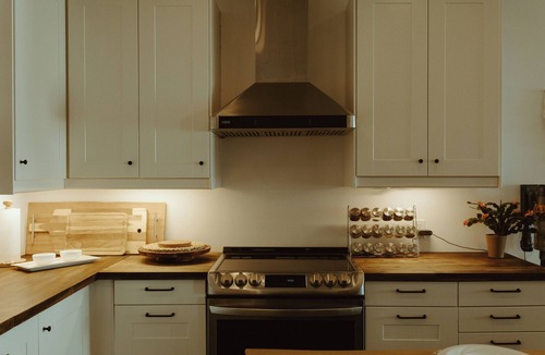 Powell River House | Oceanfront luxury suite with hot tub, sauna, pet friendly - Cedar Suite