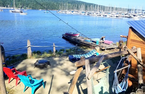North Oyster House | Oceanfront 2 Bedroom, 1 bath home with great views.n