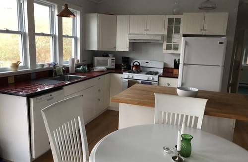 Broad Cove House | Oceanfront 3 bedroom Bungalow. in a beautiful cove just 1.5 hrs from St. John's.