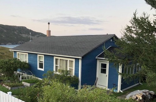 Broad Cove House | Oceanfront 3 bedroom Bungalow. in a beautiful cove just 1.5 hrs from St. John's.