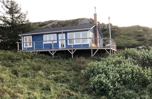 Broad Cove House | Oceanfront 3 bedroom Bungalow. in a beautiful cove just 1.5 hrs from St. John's.