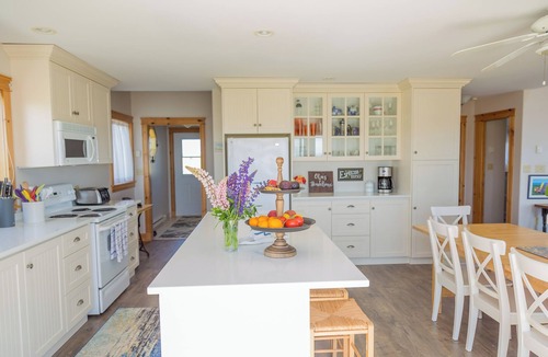 Sea View Cottage | Oceanfront 3 br cottage, miles of sandy beach w/in minutes walk, amazing sunrise