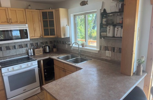Maple Bay House | Oceanfront 4+ bedroom house in Maple Bay for rent from Sept 15/26 - April 30/27