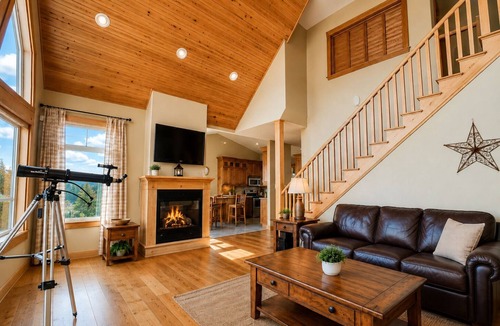 Chelton Cottage | Oceanfront A-Frame Cottage | Stunning Bridge Views | Dog Friendly | Sleeps 8