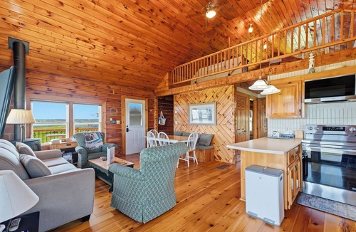 North Rustico Cottage | Oceanfront Cottage | Pet-Friendly | Direct Beach Access | North Rustico Bay!