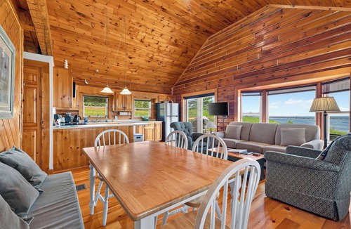 North Rustico Cottage | Oceanfront Cottage | Pet-Friendly | Direct Beach Access | North Rustico Bay!