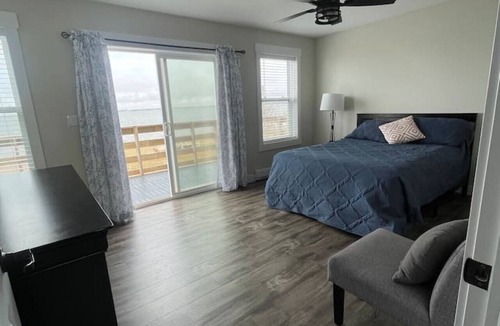 Summerside House | Oceanfront Cottage w/Upper Balcony View
