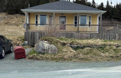 Bay Bulls House | Oceanfront Cottage | Walk to Trail & Boat Tours