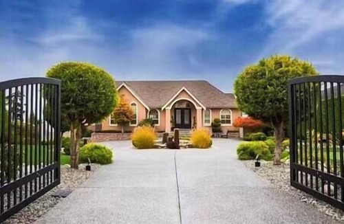 Regional District of Nanaimo Villa | Oceanfront Gated Villa with pool & Hot tub in Nanaimo