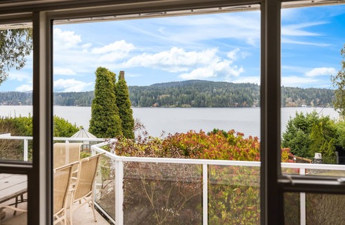 Sooke House | Oceanfront House, Sleeps 6, Hot tub, Parking