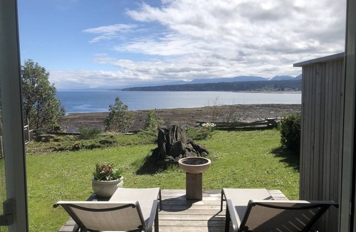 Denman Island House | Oceanfront Luxury Guest Suite and Sauna in a Rustic Natural setting
