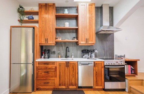 Shirley Cottage | Oceanfront, sauna, soaker tub, outdoor shower, private, fireplace, BBQ, adults.