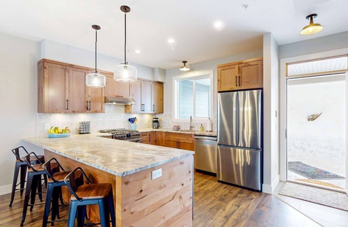 Snow Pine Estates House | Okanagan - Bear Cave - Grizzly Ridge 260A