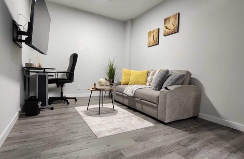 Okotoks House | Okotoks Oasis - Cozy 1-bedroom - pet-friendly place near Calgary!
