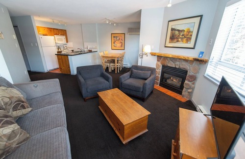 Village North Apartment | On Village Stroll, Walking Distance to Everything. A/C, Balcony, Fireplace