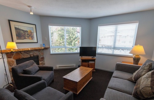 Village North Apartment | On Village Stroll, Walking Distance to Everything. A/C, Balcony, Fireplace