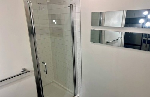 Chinatown Condo | ONE BEDROOM IN VANCOUVER'S HISTORIC GASTOWN! Near dining, nightlife & shopping