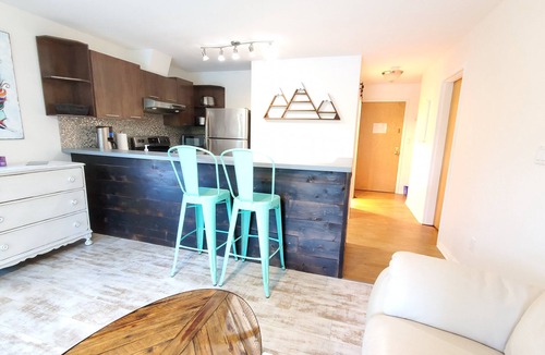 East Kootenay Condo | Open Plan Living Area, 2 Q Beds, Full Kitchen, Walk to Trails, Portable AC