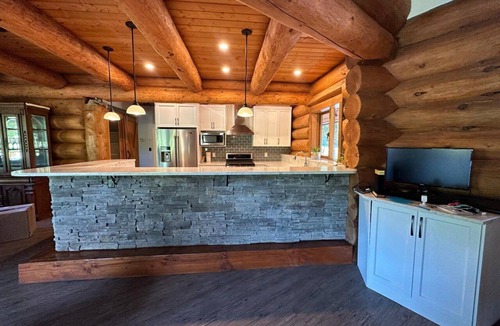 Kent Ski Chalet | Opulent Oaks Chalet