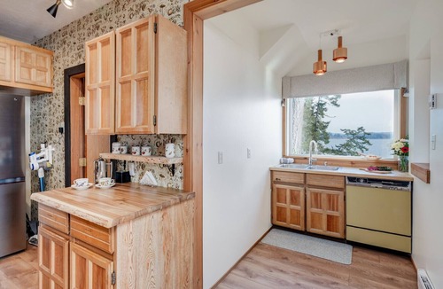 Otter Point House | Orca Point Beachfront Suite: Enjoy Your Private Beach Seconds Outside Your Door!