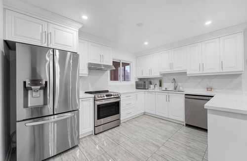 Niagara-on-the-Lake House | Our stylish, comfy home in wine country blends relaxation & convenience.