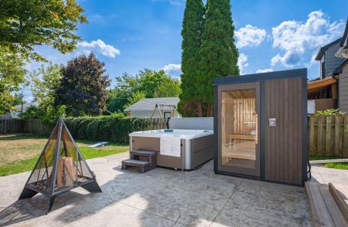St. Catharines House | Outdoor Sauna Hot Tub Playroom Port Dallhousie