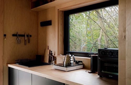 Acton Cabin | Outstanding Tiny House with Stunning Forest Sights in Acton, Ontario