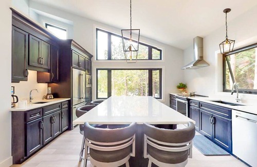 Bayfield Cottage | Pancho's Porch, 2 King Beds!