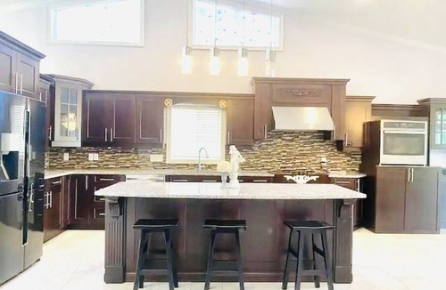 Niagara Falls House | Panda Princess Villa! 5 Bedrooms + 3 full bathrooms.