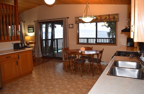 Regional District of Nanaimo Cottage | Paradise on Your Doorstep-Gateway to Mid-Island Attractions Unit No-18