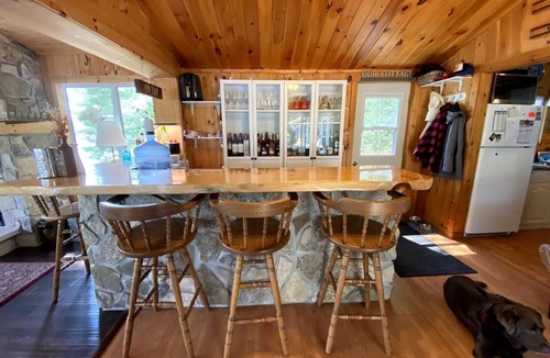 Tudor and Cashel Cottage | Paradise Point Cottage on Weslemkoon Lake
