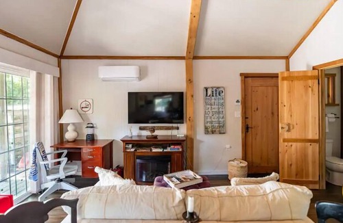 Parry Sound Cabin | Parry Sound Bunkie - Dock, BBQ, Firepit & Pets