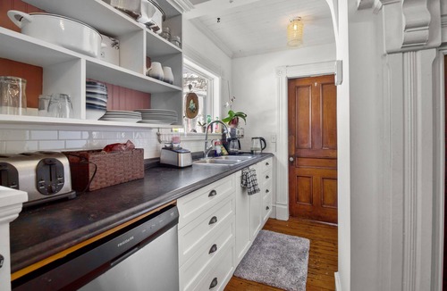 Petty Harbour House | Patey’s Port Inn 3Bd Hot Tub Driveway