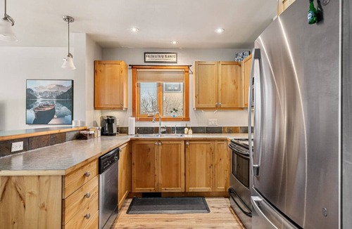Invermere House | Paws & Peaks | Hot Tub | Games Room | Central