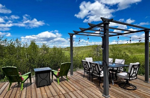 Mountain View RV Rental | Payne Lake Wilderness Huts-Camper E3