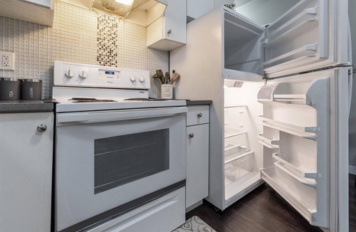 Guildford House | Peaceful 2BR Suite | Vancouver | Free Parking & Wi-Fi | Near Downtown Vancouver