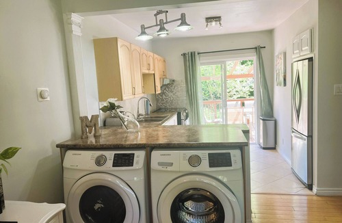 Newtonbrook House | Peaceful 3-bedroom house with AC in vibrant Toronto