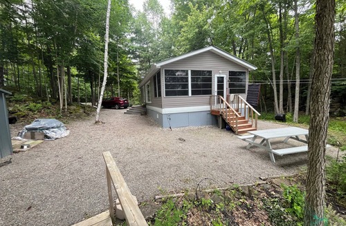 Rideau Lakes Cabin | Peaceful and cozy cottage on small quiet lake -family and pet friendly as well!