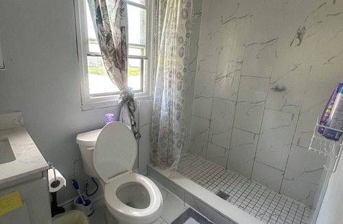 Northeast Mississauga House | Peaceful Bedroom W/Wooden Desk 5-min to Toronto Pearson AirPort!