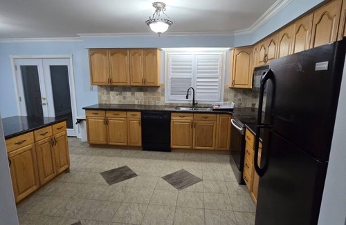 Adjala-Tosorontio House | Peaceful country home on 25 acres of wooded land